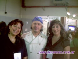 2 Camareras y el famoso cocinero italiano Donato en el medio.